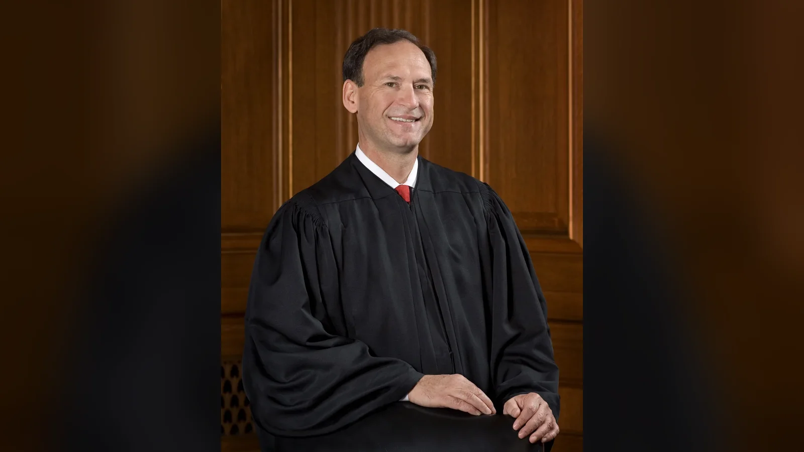 Justice Samuel Alito in his official Supreme Court portrait (file photo, 2007)